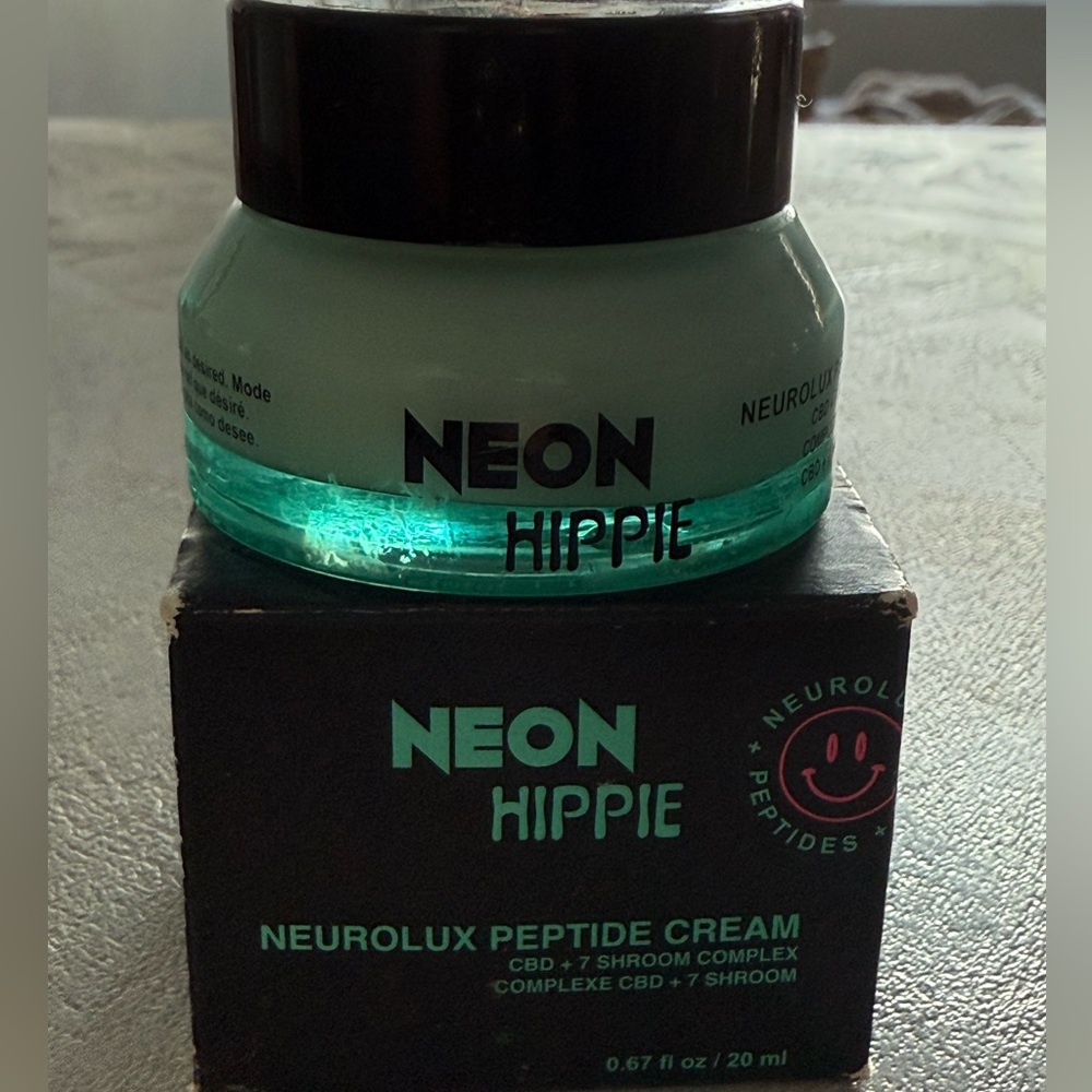 Neon hippie neurolux peptide cream 1.7 oz
Brand new